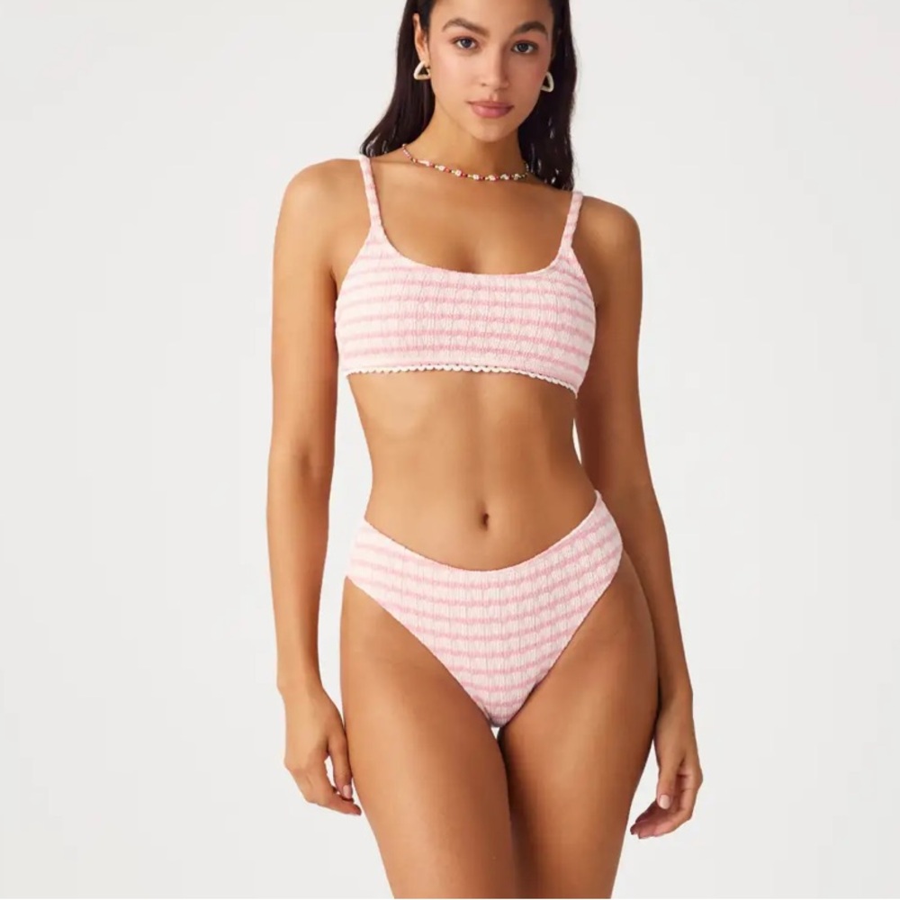 U-NECKLINE STRIPED TEXTURE BIKINI SWIMSUIT (Never worn)